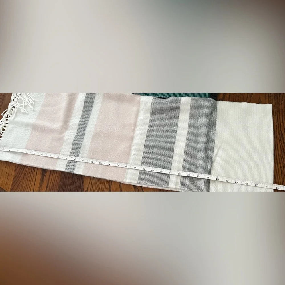 Cejon Made in Italy Pastel Scarf and Mitten Set